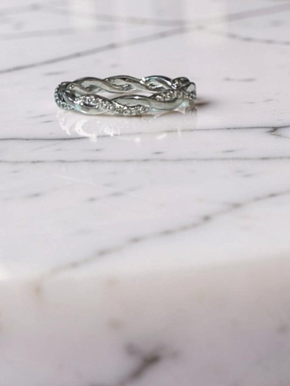 ✨ Dainty White Gold Eternity Ring - Twisted Rope & CZ - Size 5.75 ✨ - Picture 7 of 8